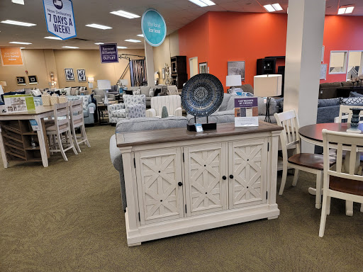 Furniture Store «Raymour & Flanigan Furniture and Mattress Store», reviews and photos, 410 Reidville Dr, Waterbury, CT 06705, USA