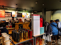 Atmosphère du Restaurant servant le petit-déjeuner Starbucks à Versailles - n°6