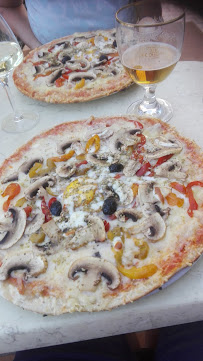 Pizza du Restaurant La Guinguette du Moulin à Saint-Martin-d'Ardèche - n°4