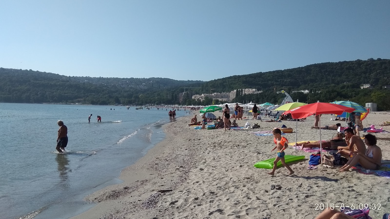 Photo de Plyazh Asparuhovo avec rivage droit, long