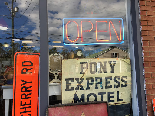 Antique Furniture Store «Old American Barn», reviews and photos, 107 Martinsburg Ave, Gordonsville, VA 22942, USA