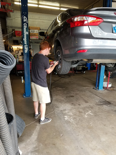 Auto Repair Shop «Jeffersonville Auto Repair», reviews and photos, 1401 E 8th St, Jeffersonville, IN 47130, USA