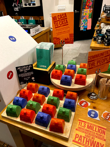 Cosmetics Store «LUSH Fresh handmade cosmetics», reviews and photos, 605 Lincoln Rd B, Miami Beach, FL 33139, USA