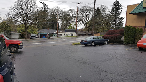 Grocery Store «Kearns Market», reviews and photos, 18505 Webster Rd, Gladstone, OR 97027, USA