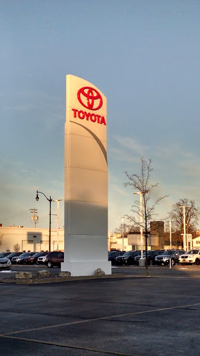 Toyota Dealer «Toyota of La Crosse», reviews and photos, 800 3rd St S, La Crosse, WI 54601, USA