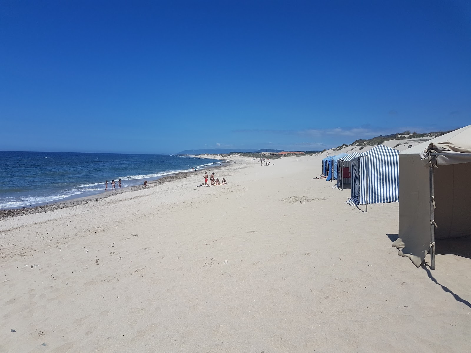 Fotografija Praia de Suave Mar z prostorna obala
