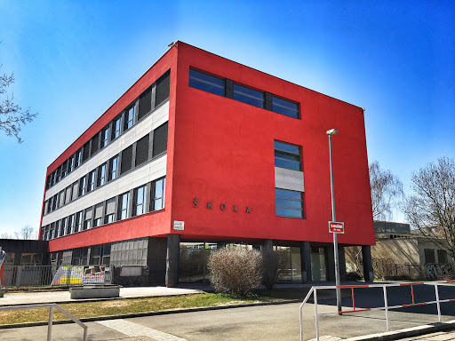 Základní škola s rozšířenou výukou jazyků, Praha 4, K Milíčovu 674