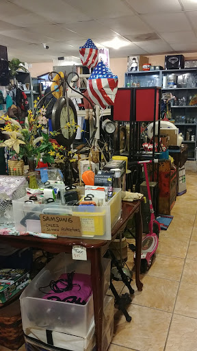 Thrift Store «Thrifty Nickel Tampa Thrift Store Re-Sale», reviews and photos, 7706 W Hillsborough Ave, Tampa, FL 33615, USA