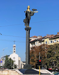Статуя София
