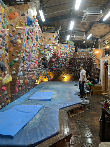 HEADROCK CLIMBING GYM