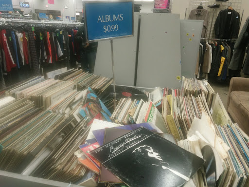 Thrift Store «Goodwill Store & Donation Center», reviews and photos, 543 North Ave, Glendale Heights, IL 60139, USA