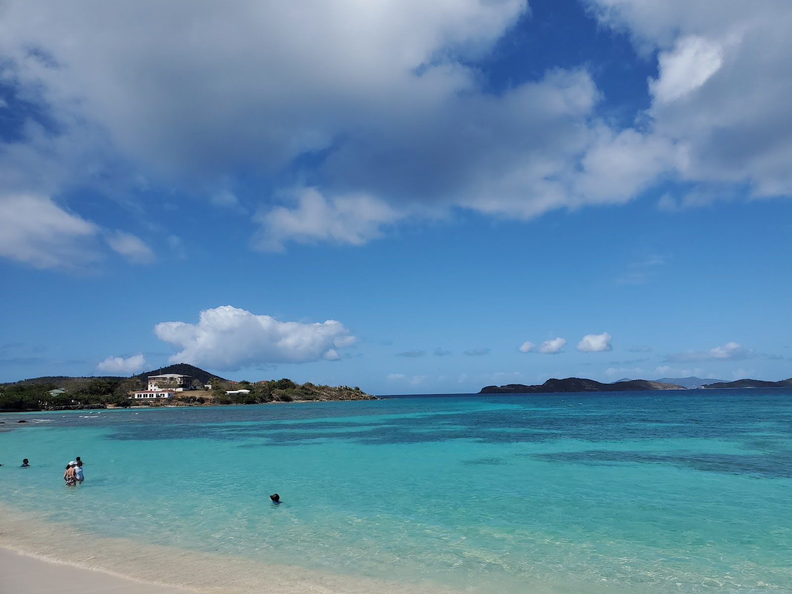 Foto van Sapphire beach en zijn prachtige landschap