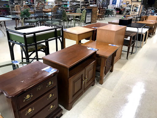 Thrift Store «St. Vincent De Paul Thrift Store», reviews and photos, 13986 Manchester Rd, Ballwin, MO 63011, USA