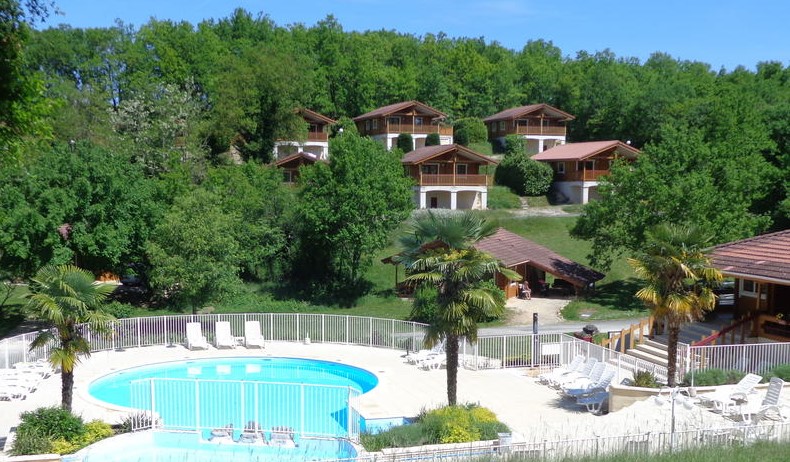 Chalets du Soleil: Village de vacances location chalet familial Logement avec piscine calme spacieux confortable Vakantiepark Lot kleinschalig rustig à Mauroux (Lot 46)