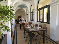 Atmosphère du Restaurant bistronomique - Les Jardins du Cloître de Marseille - n°1