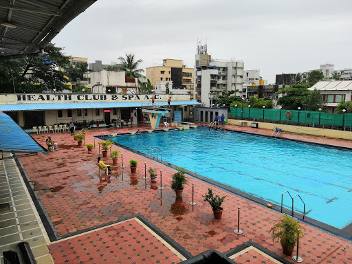 स्विमिंग पूल के साथ जिम मुंबई