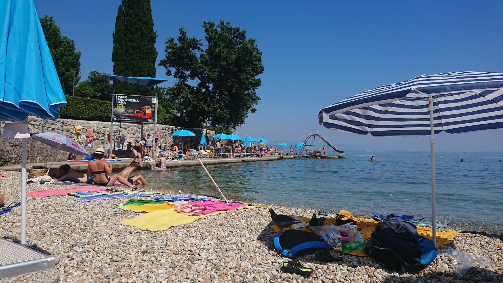 Φωτογραφία του Tomasevac beach με μπεζ άμμος και βότσαλα επιφάνεια