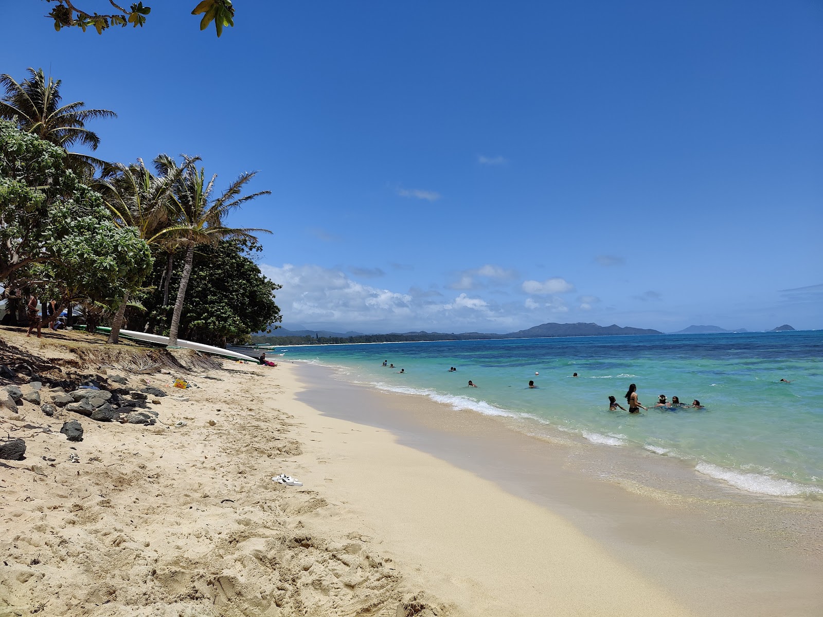 Φωτογραφία του Kaiona Beach με λεπτή μπεζ άμμος επιφάνεια