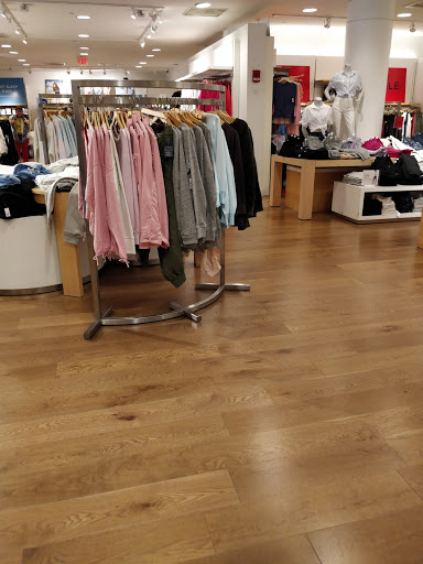 Clothing Store «Gap», reviews and photos, 200 State St, Boston, MA 02109, USA