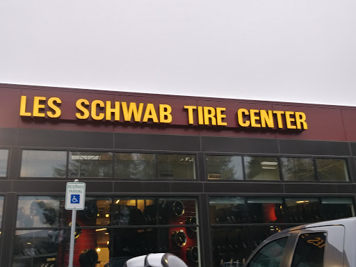 Tire Shop «Les Schwab Tire Center», reviews and photos, 58405 Columbia River Hwy, St Helens, OR 97051, USA