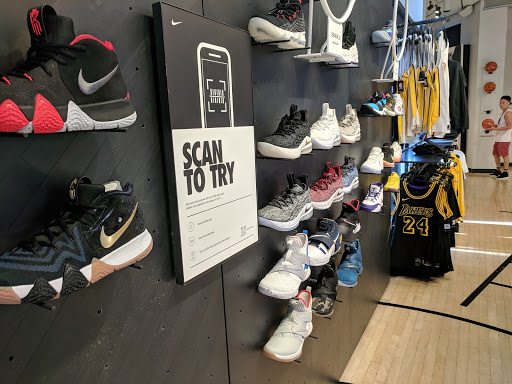 Clothing Store «Nike The Grove», reviews and photos, 189 The Grove Dr, Los Angeles, CA 90036, USA