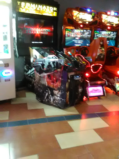 Movie Theater «Regal Cinemas Deer Park 16 IMAX & RPX», reviews and photos, 455 Commack Rd, Deer Park, NY 11729, USA