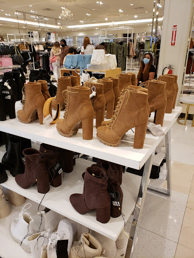 Clothing Store «Forever 21», reviews and photos, 1 Garden State Plaza Blvd, Paramus, NJ 07652, USA