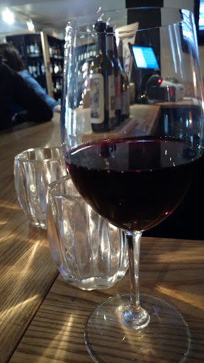 Wine Bar «750ml Wines», reviews and photos, 2287 W Market St, Akron, OH 44313, USA