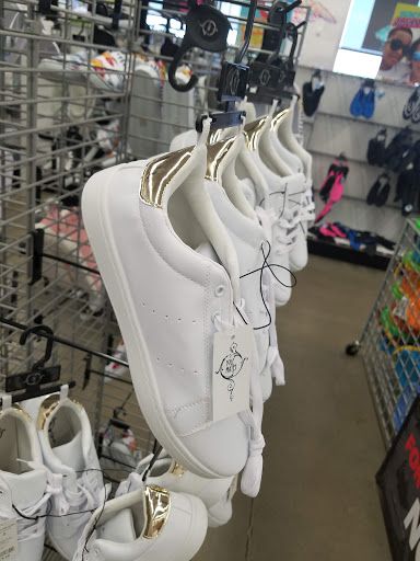 Variety Store «Five Below», reviews and photos, 1255 Raritan Rd, Clark, NJ 07066, USA