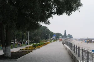 Rest on the shore of the Azov Sea image