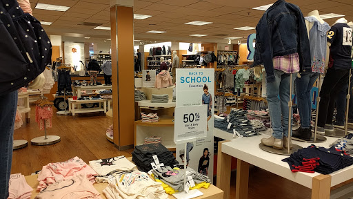 Clothing Store «Gap», reviews and photos, 1706 Sherman Ave, Evanston, IL 60201, USA