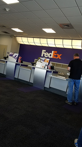 Shipping and Mailing Service «FedEx Ship Center», reviews and photos, 9950 E 40th Ave, Denver, CO 80230, USA