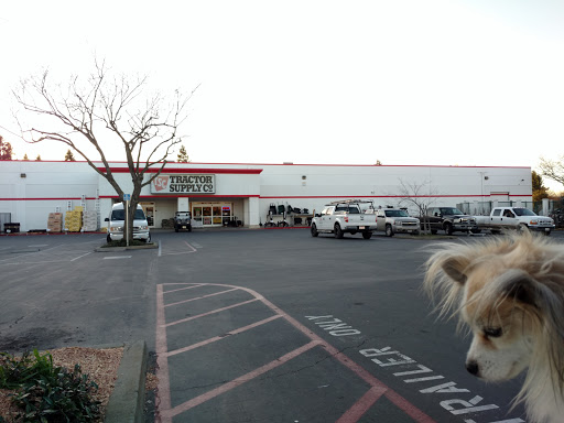 Home Improvement Store «Tractor Supply Co.», reviews and photos, 990 Tharp Rd, Yuba City, CA 95993, USA