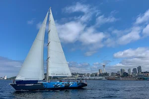 Sailing Seattle image