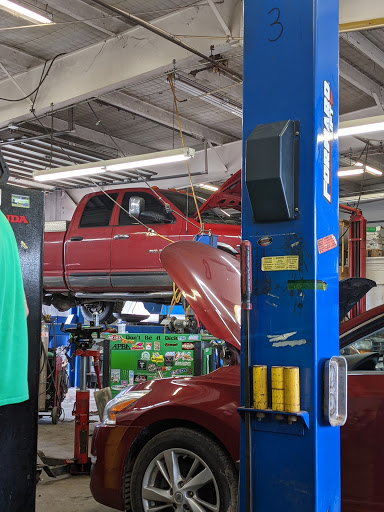 Auto Repair Shop «Advantage Auto Solutions», reviews and photos, 305 E Clifty Dr, Madison, IN 47250, USA