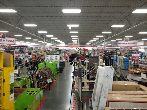 Home Improvement Store «Tractor Supply Co.», reviews and photos, 1714 N Main St, Shelbyville, TN 37160, USA