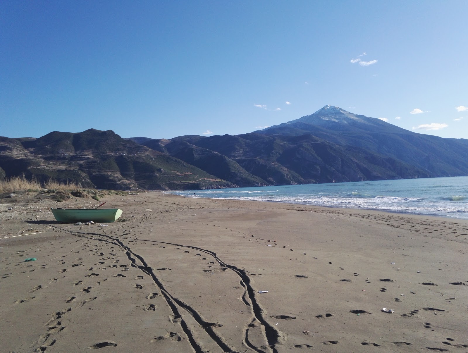 Zdjęcie Meydan beach otoczony górami