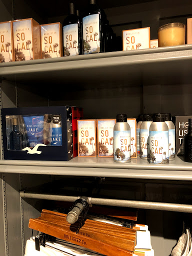 Clothing Store «Hollister Co.», reviews and photos, 19575 Biscayne Blvd #1335, Aventura, FL 33180, USA