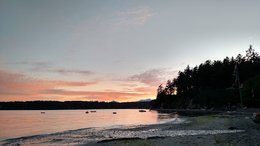 Grocery Store «Indianola Country Store & Deli», reviews and photos, 9175 NE Shore Dr, Indianola, WA 98342, USA