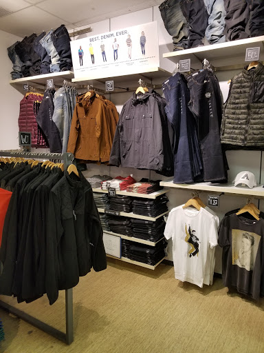 Shopping Mall «Lee Premium Outlets», reviews and photos, 17 Premium Outlet Blvd, Lee, MA 01238, USA