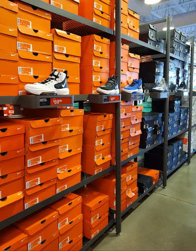 Sporting Goods Store «Nike Factory Store», reviews and photos, 1111 N Roosevelt Dr #400, Seaside, OR 97138, USA