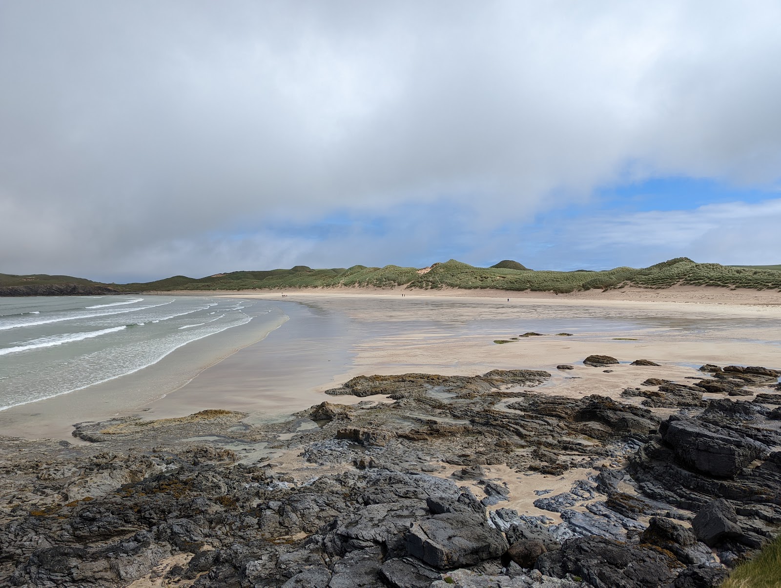 Photo of Balnakeil Beach backed by cliffs