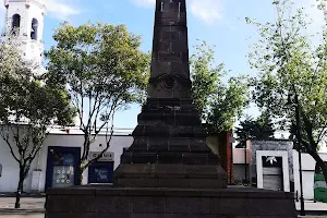 Monumento a los Hombres Ilustres image