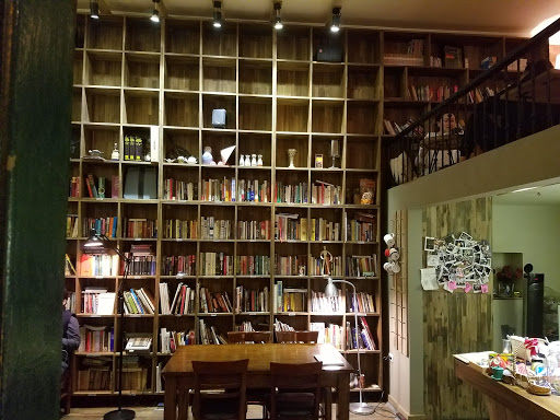 Bookstore bars in Hanoi