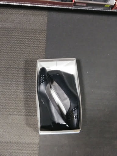 Shoe Store «DSW Designer Shoe Warehouse», reviews and photos, 43713 W Oaks Dr, Novi, MI 48377, USA