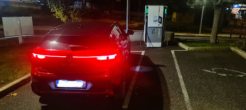 Borne de recharge de véhicules électriques Révéo Station de recharge Saint-Gély-du-Fesc