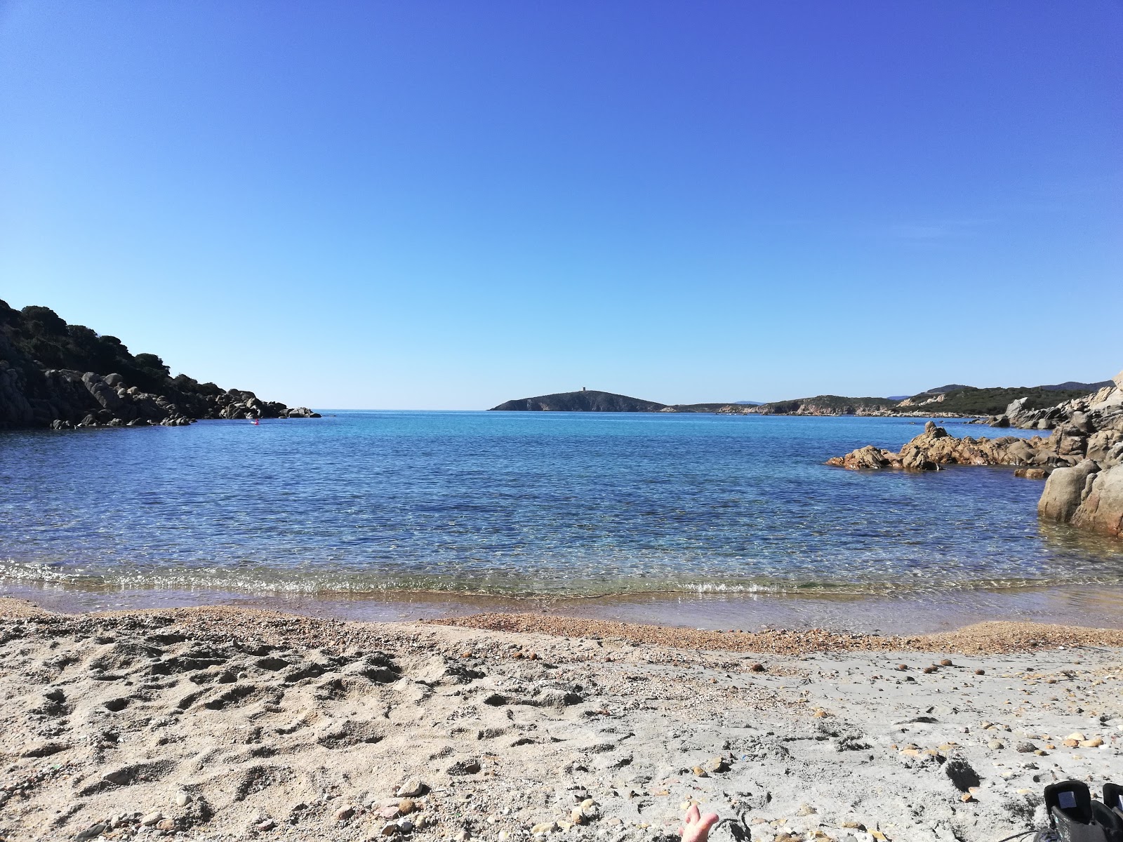 Photo de Cala de Sa Perda Longa avec baie spacieuse