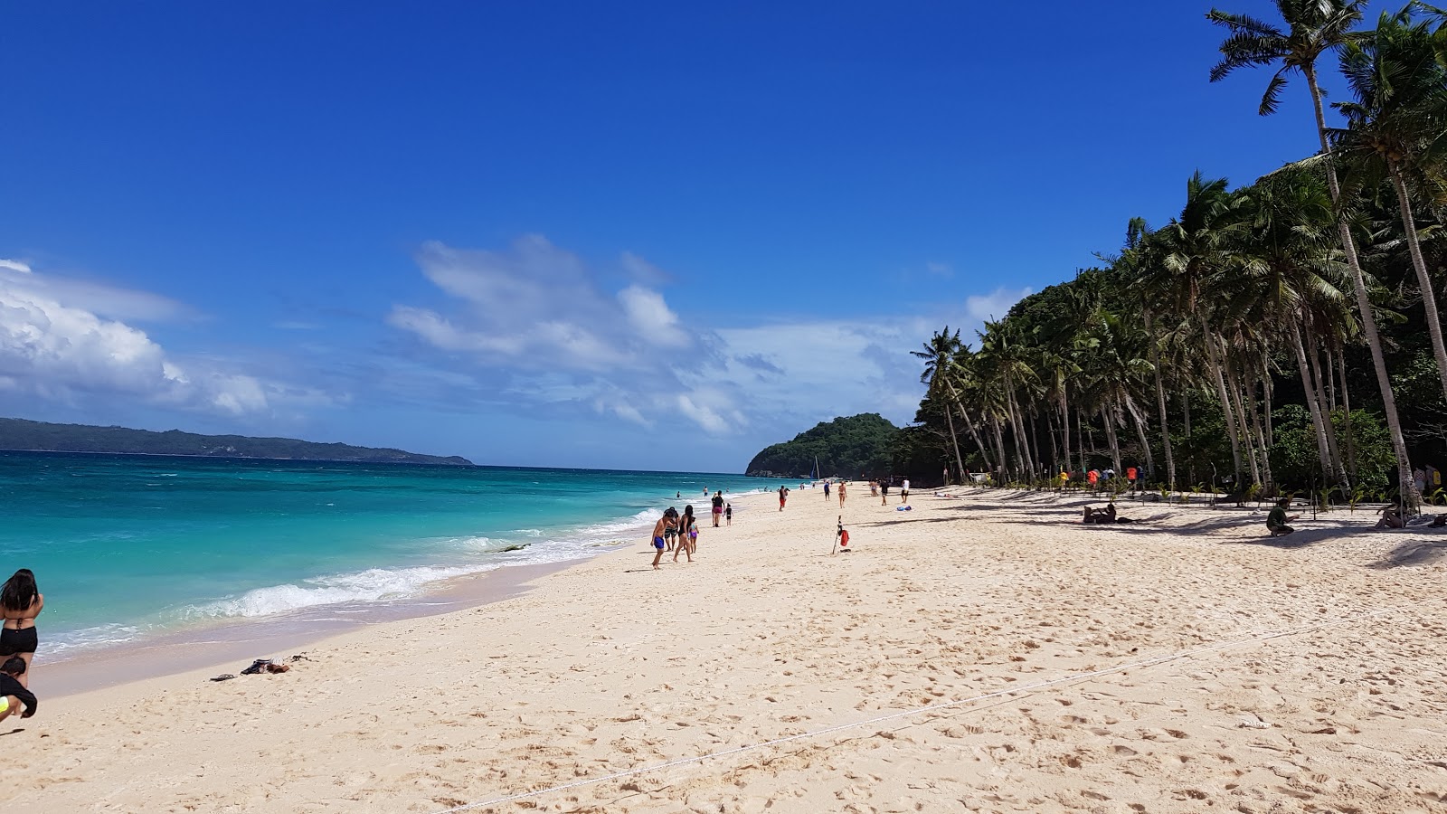 Foto van Puka Shell Beach met hoog niveau van netheid