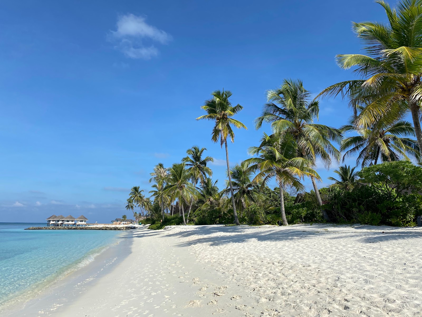 Foto van Strand van het Cora Cora Resort Island met turquoise puur water oppervlakte