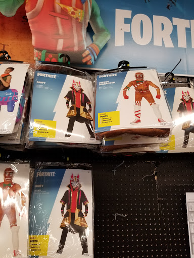 Clothing Store «Ross Dress for Less», reviews and photos, 1985 W Malvern Ave, Fullerton, CA 92833, USA